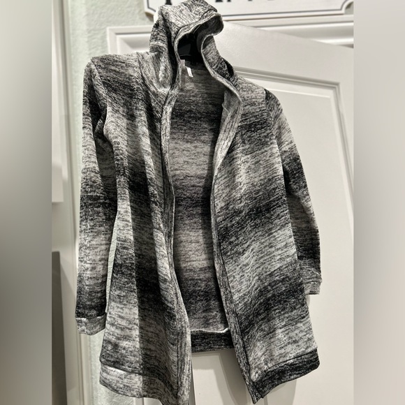 Haani light sweater with hoodie for girls/boys size 10 95% polyester & 5%spandex - Picture 3 of 6